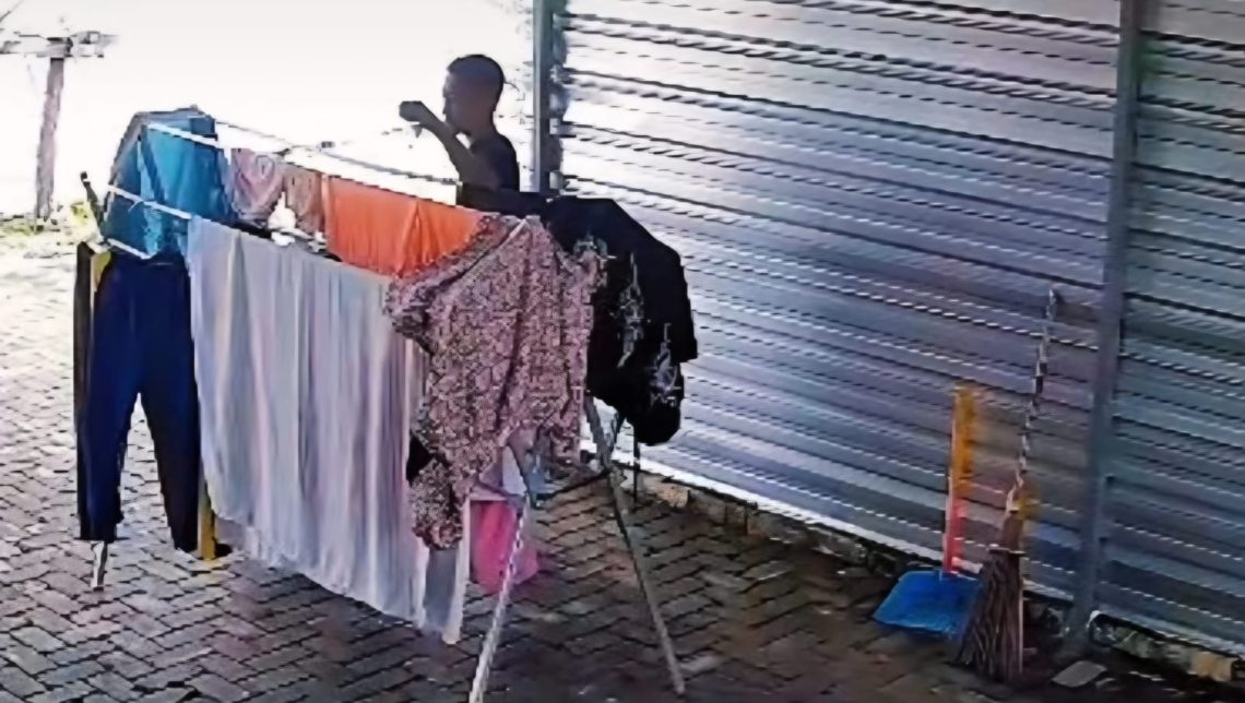 Aksi Sunyi Berujung Viral! Remaja di Tuban Terekam Curi Pakaian Dalam Wanita 1 Remaja di Tuban Terekam Curi Pakaian Dalam