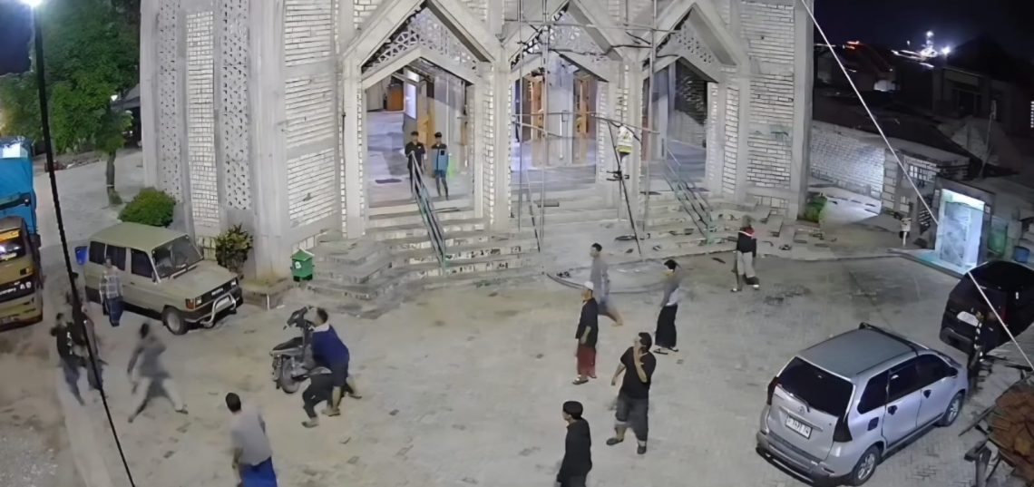 Pembacokan di Halaman Masjid di Tuban