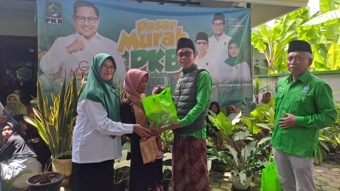 Gelar Pasar Murah di Tuban, PKB: Bukan Agenda Politik Elektoral! 1 Tebus murah Sembako Program dan DPW PKB Jawa Timur. Foto Rochim