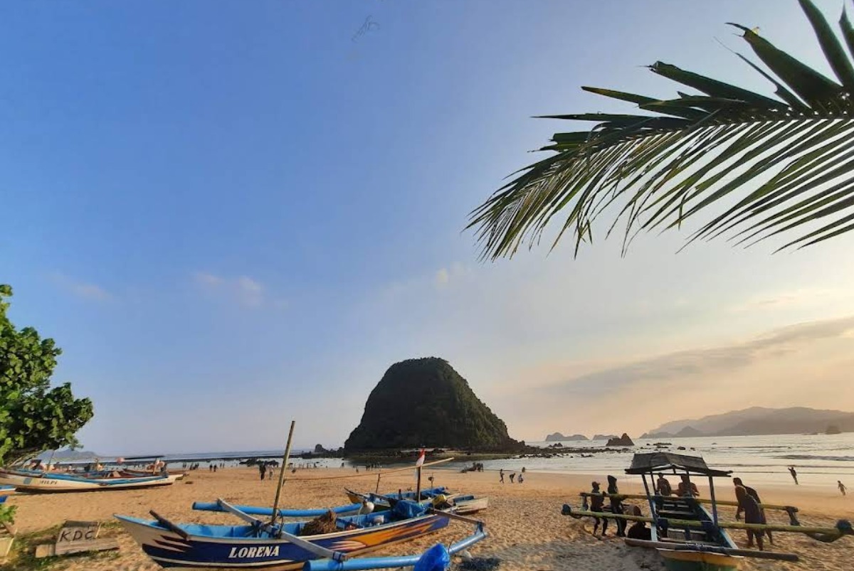 Pantai Pulau Merah