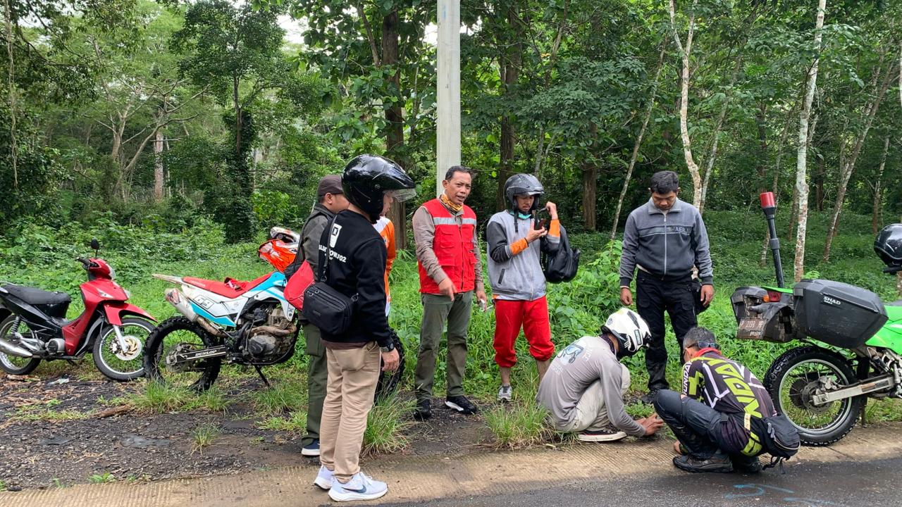 Tim Medis Terjang Medan Ekstrim