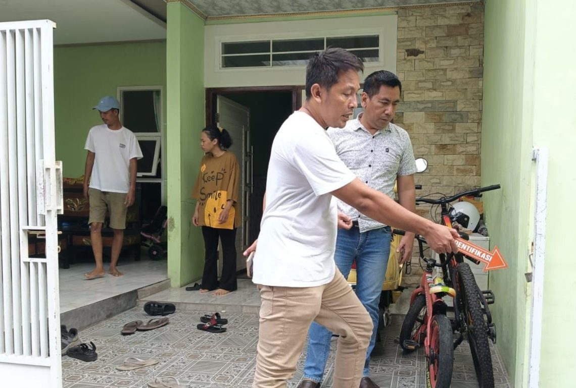 Honda Beat dan Trail Milik Warga Mojokerto Raib dari Teras Rumah 1 Honda Beat dan Trail