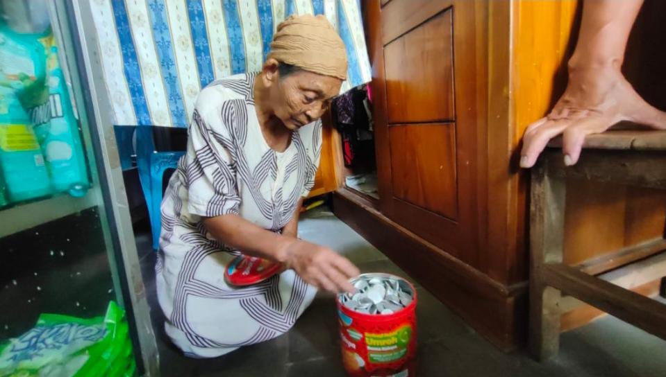 Dua Perempuan Curi Uang Tabungan Hajatan Nenek Tumini dengan Pura-pura Beli Sembako 1 tabungan hajatan