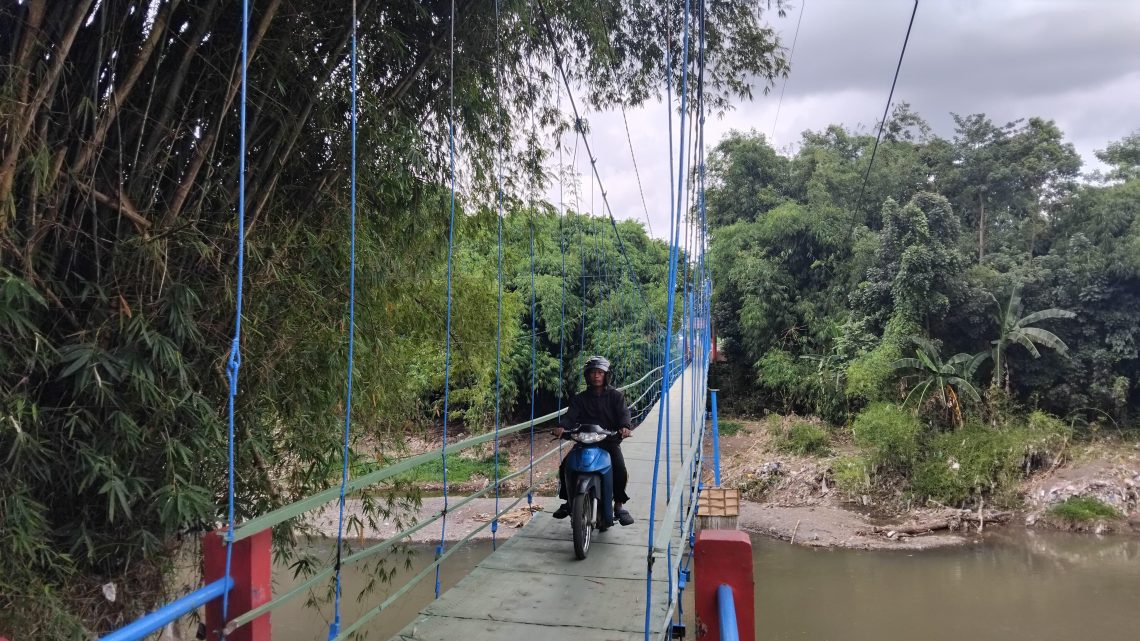 Jembatan Gantung Darus di Desa Jubung, Kecamatan Sukorambi, Kabupaten Jember usai dibangun warga setempat secara swadaya. (Foto: Diki Febrianto)