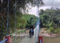 Warga Jember Gotong Royong Bangun Jembatan Secara Swadaya Pasca Roboh Diterjang Banjir