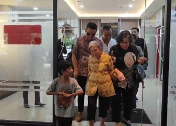 Nenek Elina