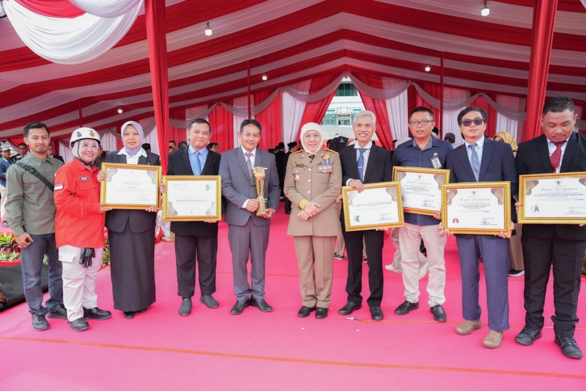 Bupati Tuban Raih Penghargaan K3 Kategori Gold dari Pemprov Jatim 1 Penghargaan K3