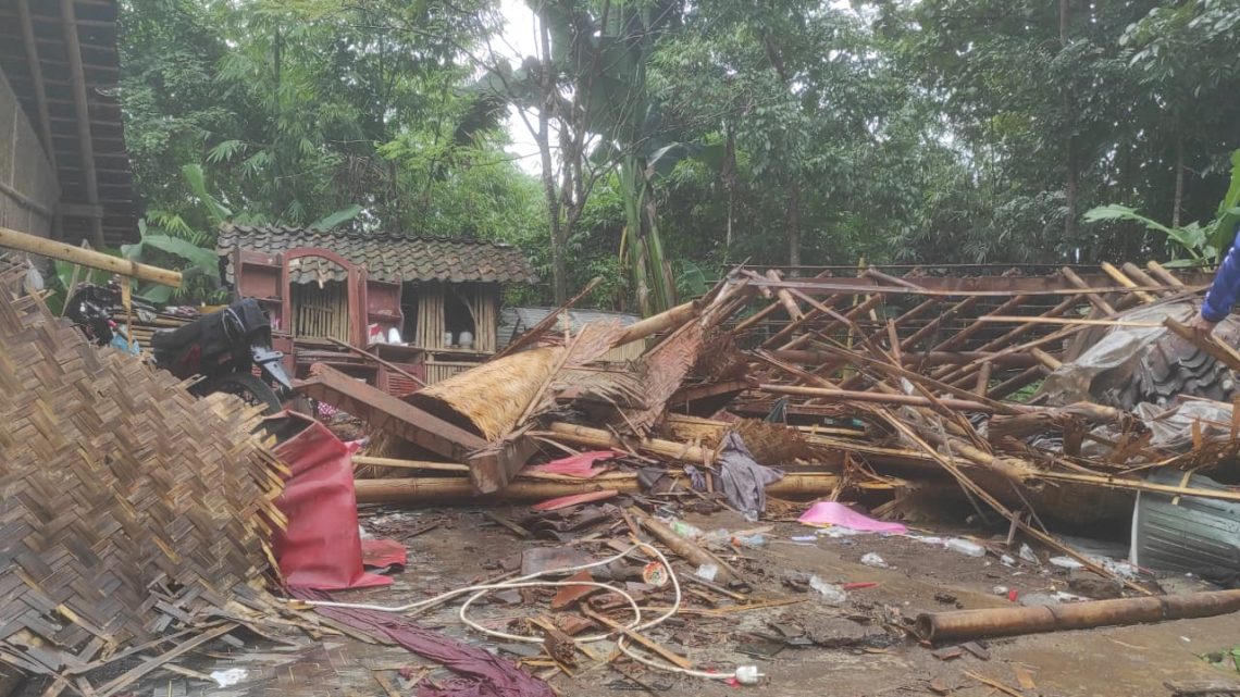 Rumah bambu di Jember