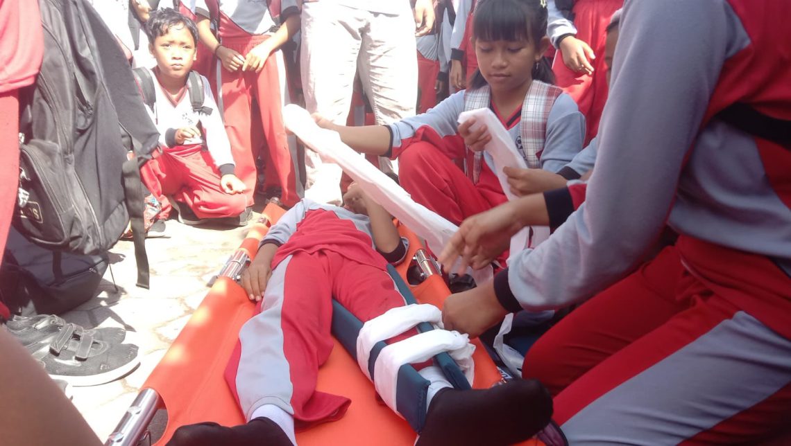 Siswa SD Pesisir Jember