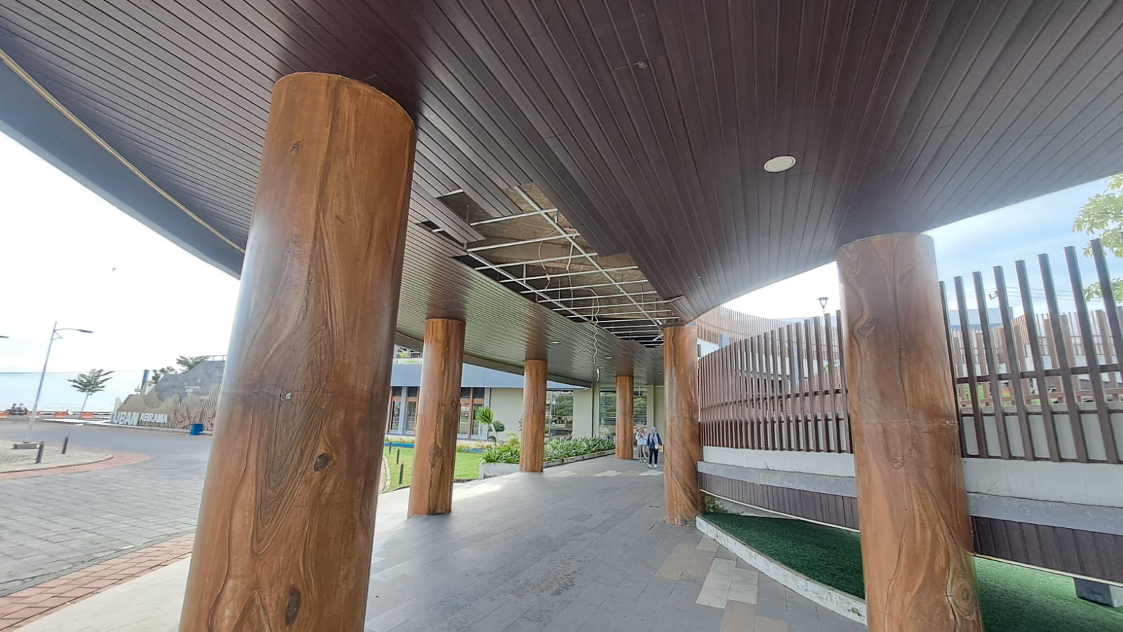 Atap Taman Tuban Abhirama Runtuh
