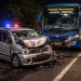 Dugaan Salip Truk, Bus Tabrak Mobil di Jalur Pantura Tuban: 2 Korban Tewas 8 Jalur Pantura Tuban.