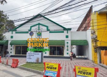 Parkir motor.