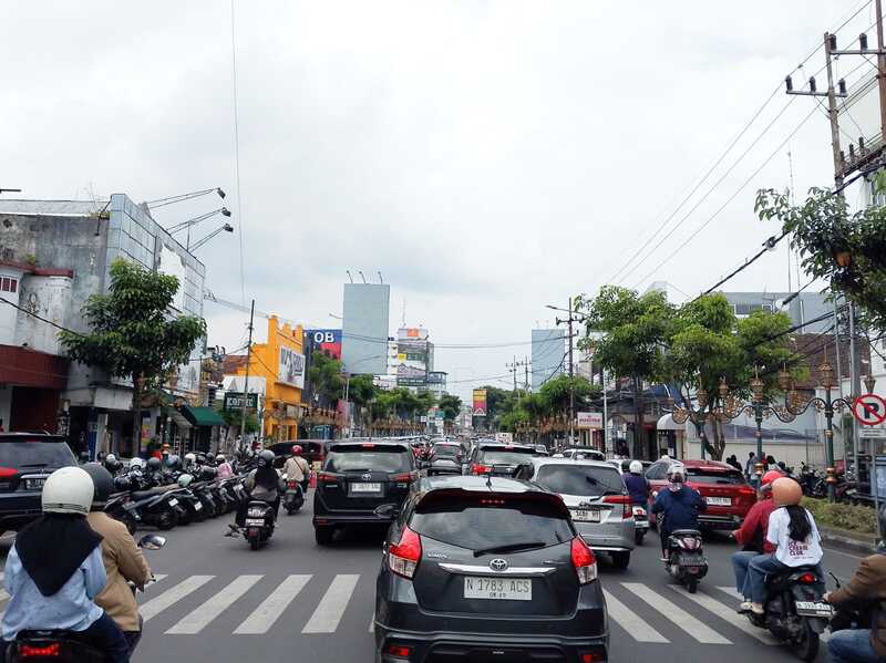 Parkir motor di Kayutangan.