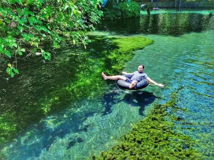 12 Daftar Wisata Air Favorit di Jatim Awal Tahun 2026, Adem dan Menyenangkan! 1 Wisata air favorit di Jatim.