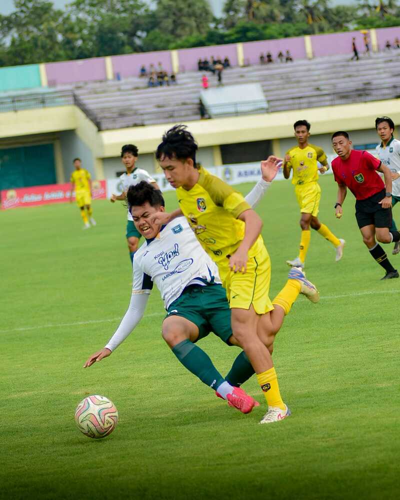 Persatu Tuban vs Triple's Kediri.