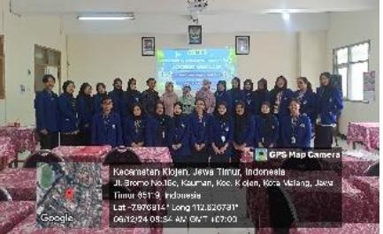 Mahasiswa UM di SMA Laboratorium.