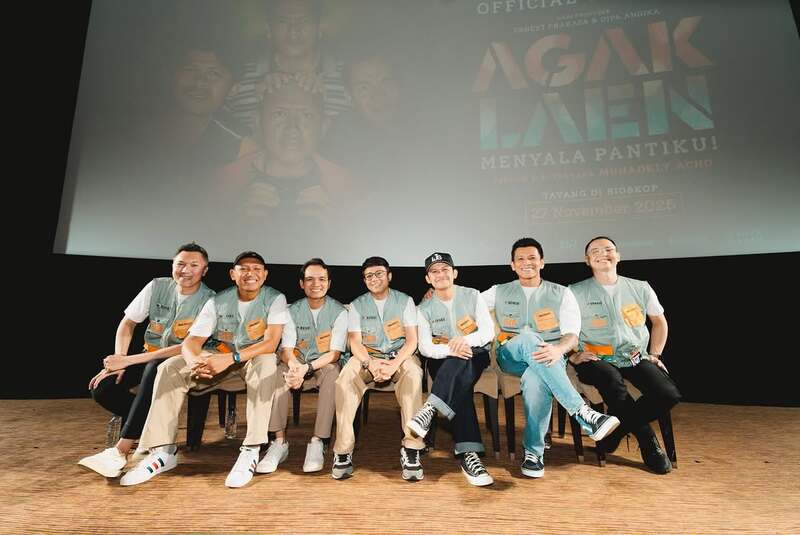 Film Agak Laen.