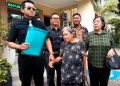 Nenek Elina.