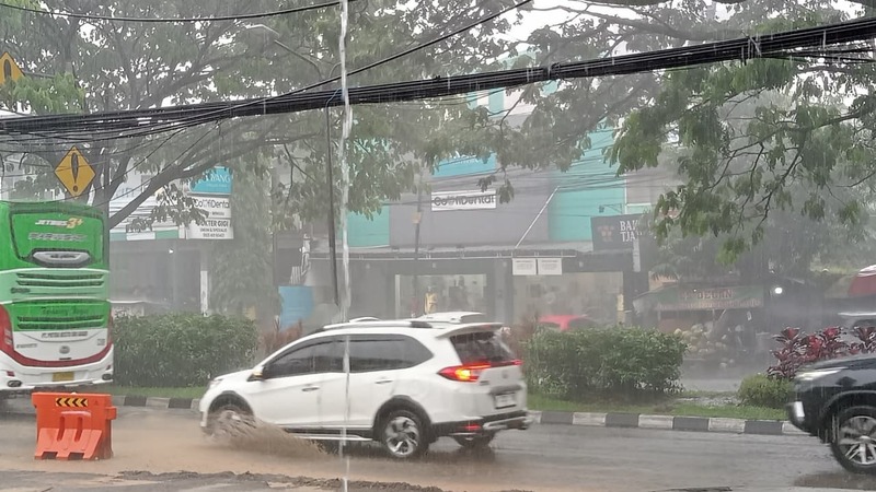 Hujan Ringan Dominasi Cuaca di Jatim, Awas Peringatan Angin Kencang 16 Januari 2026 1 Cuaca di Jatim.