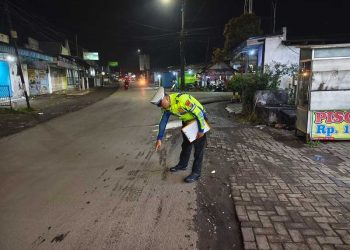 Wanita di Jember.