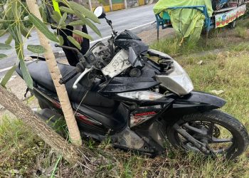 Motor vs truk.