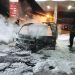 Mobil terbakar.