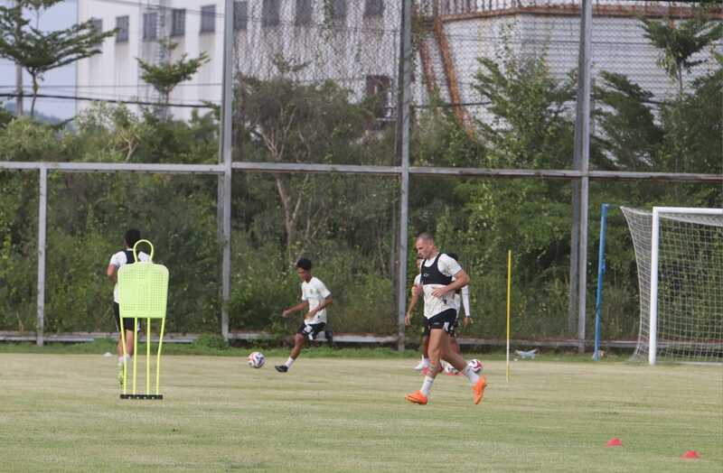 Jelang Persebaya vs Dewa United, Tavares Fokus Pulihkan Fisik Pemain hingga 100 Persen 1 Persebaya.