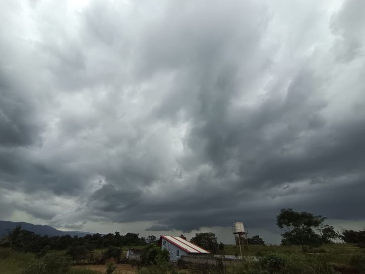 Kondisi Cuaca di Jatim: Masyarakat Diimbau Siaga Potensi Hujan dan Angin Kencang 1 Cuaca di Jatim