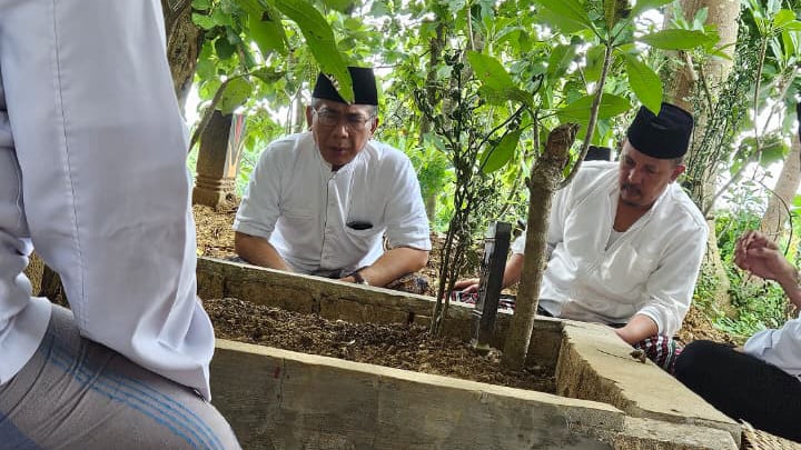 Ketua Umum PBNU Silaturahim Selama Dua Jam ke Kediaman KH Habib Mustofa Tuban 3 PBNU