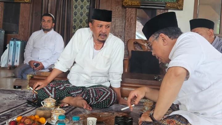 Ketua Umum PBNU Silaturahim Selama Dua Jam ke Kediaman KH Habib Mustofa Tuban 1 PBNU
