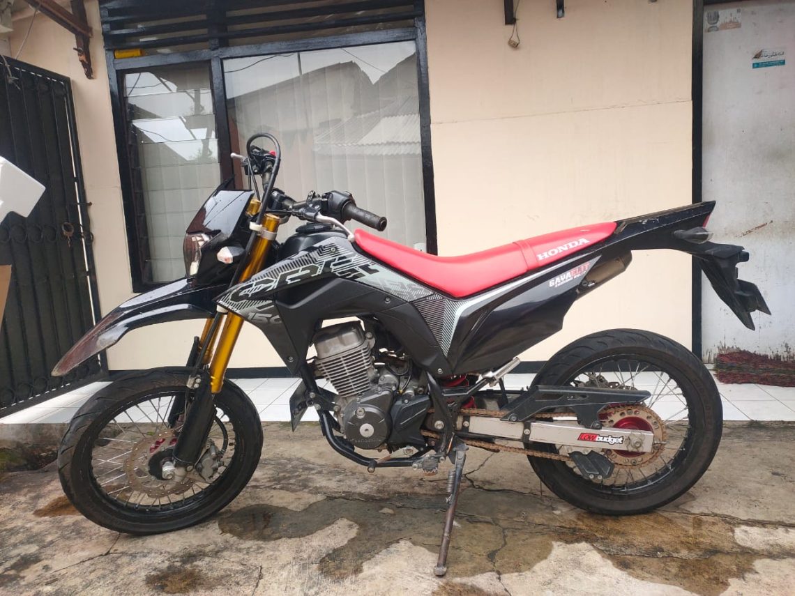 Barang bukti Sepeda motor Honda CRF yang dicuri di Singosari. Foto: Polres Malang