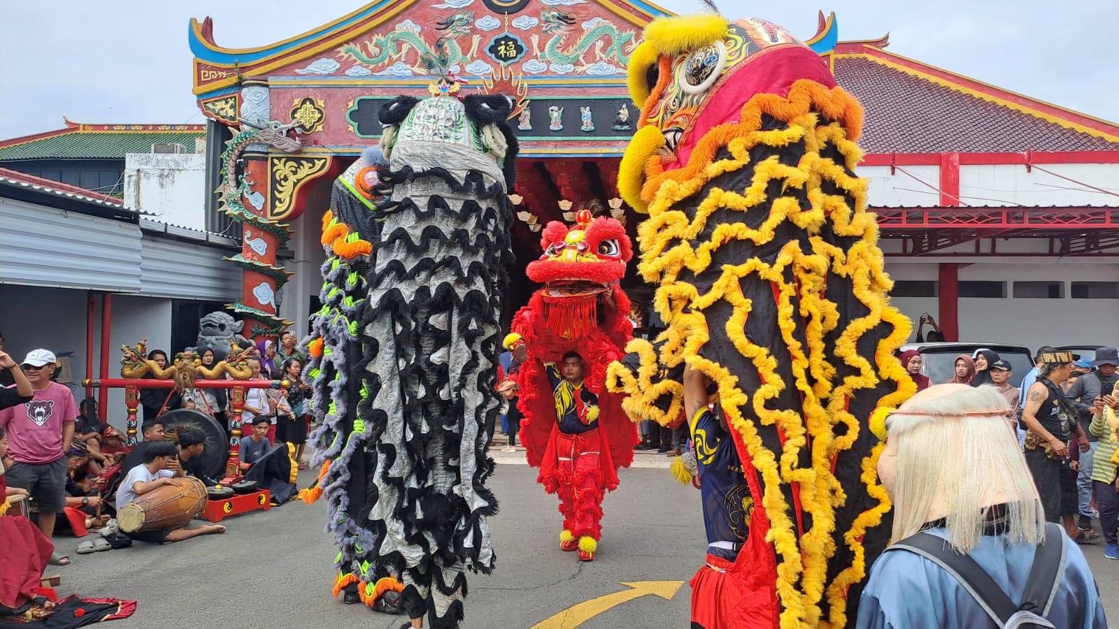 Barongsai dan Reog Hibur Warga di Klenteng Kwan Sing Bio Tuban 2 Klenteng Kwan Sing Bio Tuban