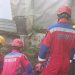 Pikap Terperosok Masuk Sungai di Jalan Kedung Tarukan Surabaya, Ini Kondisinya! 8 mobil pikap terperosok dalam sungai