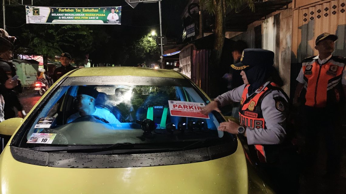Dishub Jember Tertibkan Parkir Liar di Tujuh Ruas Jalan, Pelanggar Terancam Denda Rp500 Ribu 1 Parkir Liar