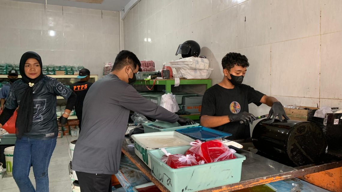 Berkah Ramadan! Omzet Pedagang Bahan Es di Pasar Tanjung Naik 10 Kali Lipat 1 Berkah Ramadan