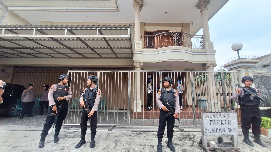 Mabes Polri Geledah Rumah di Surabaya