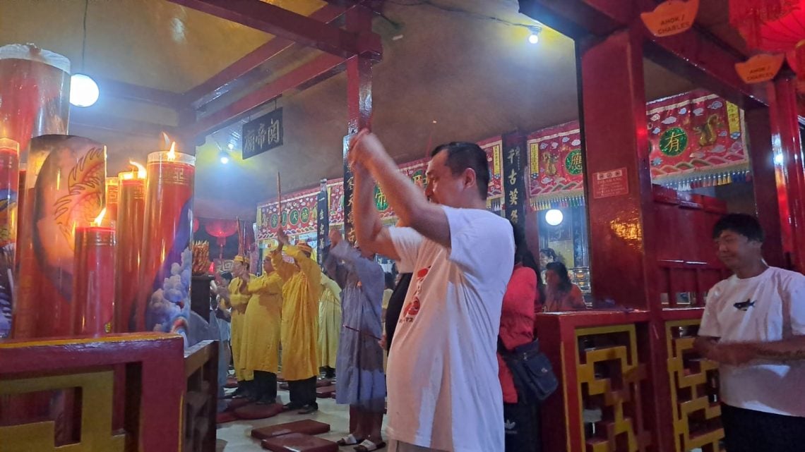 Imlek di Klenteng Kwan Sing Bio Tuban: Sembahyang Bersama Hingga Aksi Barongsai 1 Klenteng Kwan Sing Bio Tuban