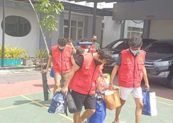 Pesta gay di Surabaya.