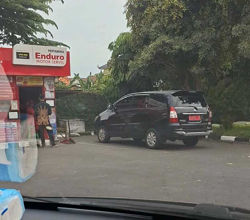 Geger! Mobil Dinas di Tuban Diduga Ganti Pelat demi Isi Pertalite 2 Mobil dinas Tuban.