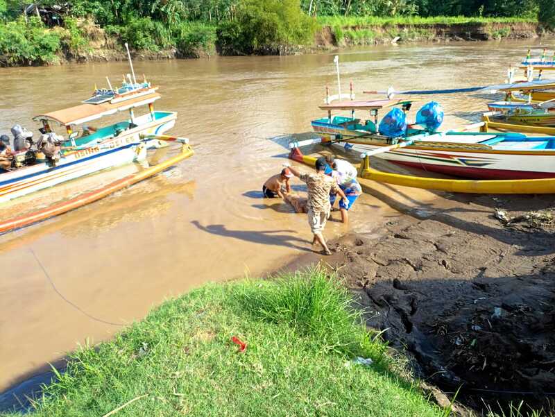Hilang Terseret Banjir Bandang, Staf Kecamatan Panti Ditemukan MD di Puger 1 Staf Kecamatan Panti.