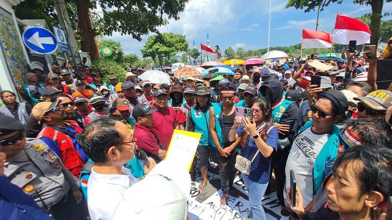 Ratusan Tukang Becak Sunan Bonang Datangi Kantor Bupati Tuban, Tolak Shuttle dan Bentor 1 Tukang becak Sunan Bonang.