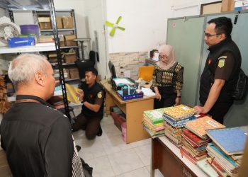 Kebun Binatang Surabaya.