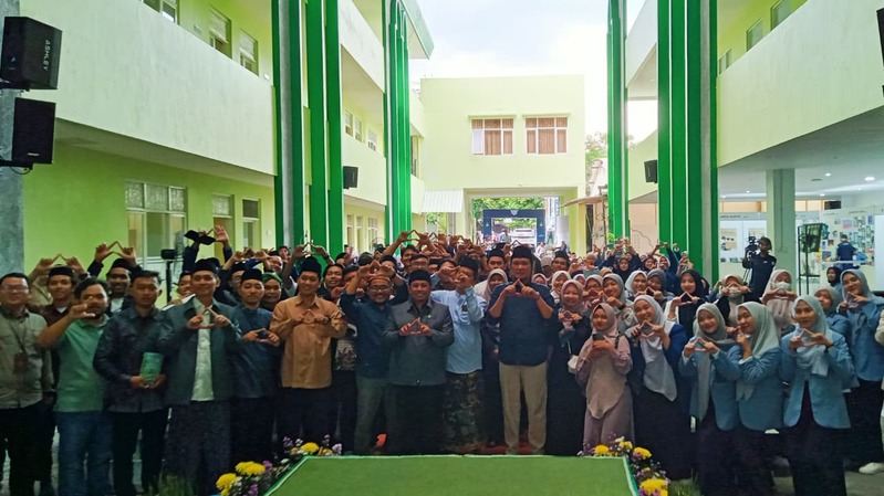 Festival Ilmiah Santri 2026, Wamen Stella Christie Ajari Santri Al-Hikam Malang Belajar Sains hingga AI 10 Festival Ilmiah Santri 2026.