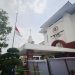 Bendera Setengah Tiang di DPRD Surabaya, Tanda Duka Meninggalnya Cak Awi 12 DPRD Surabaya.