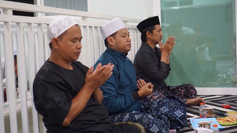 Buku Mata Air Keteladanan Kenang Sosok Teladan Nyai Hj Mamnunah, Wali Allah dari Ganjaran 4 WhatsApp Image 2026 02 12 at 09.49.53 1