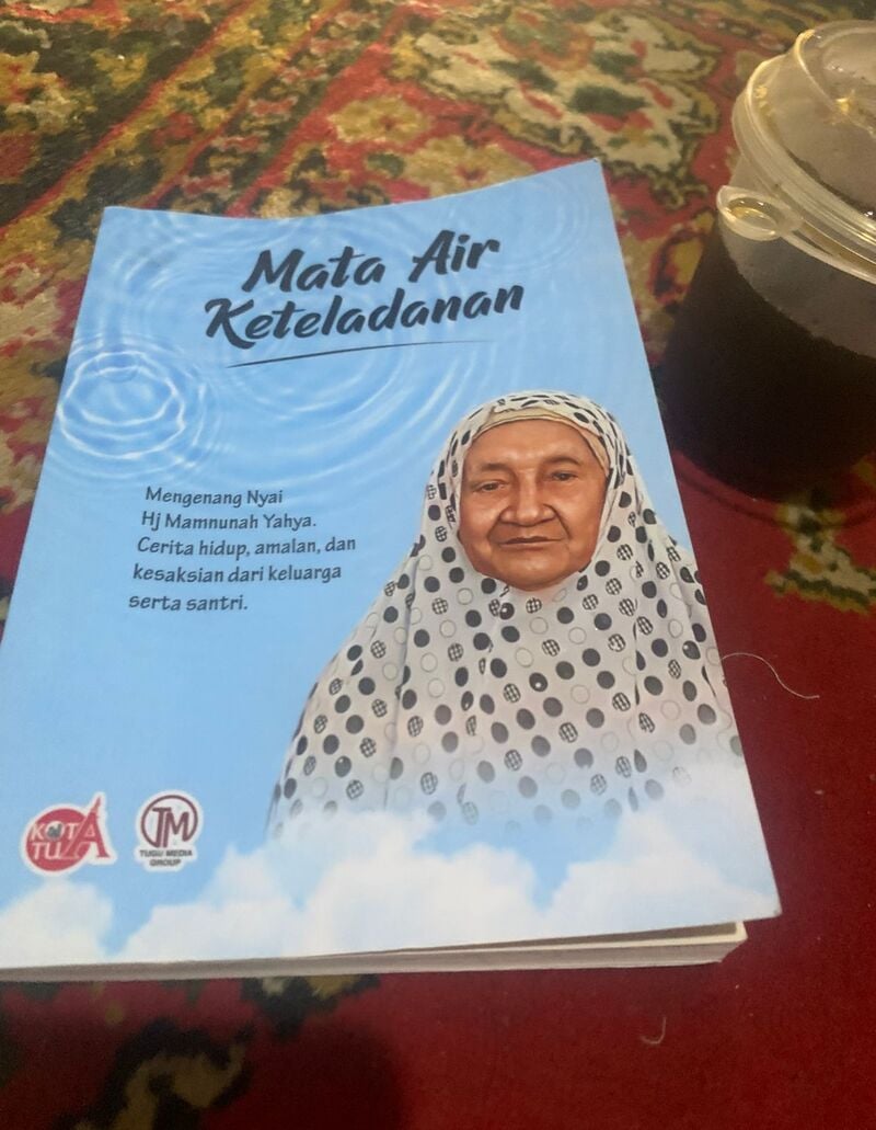 Buku Mata Air Keteladanan Kenang Sosok Teladan Nyai Hj Mamnunah, Wali Allah dari Ganjaran 3 Buku Mata Air Keteladanan.