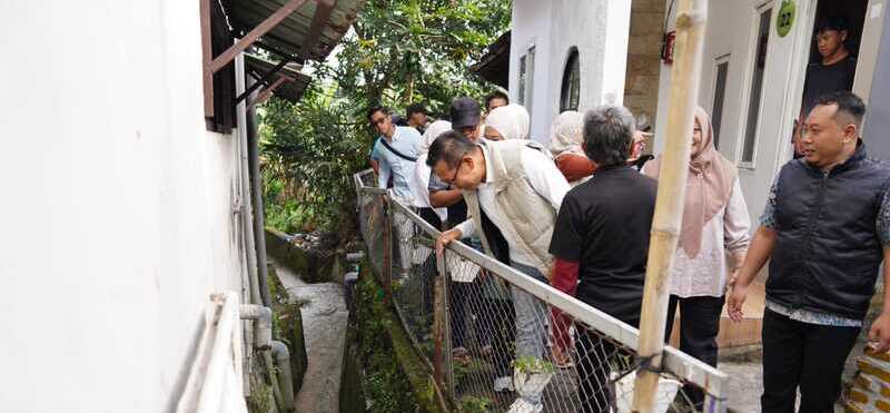 Pemkot Perangi Kasus DBD di Kota Batu, Wali Kota Blusukan ke Kampung Berantas Jentik 1 Kasus DBD.
