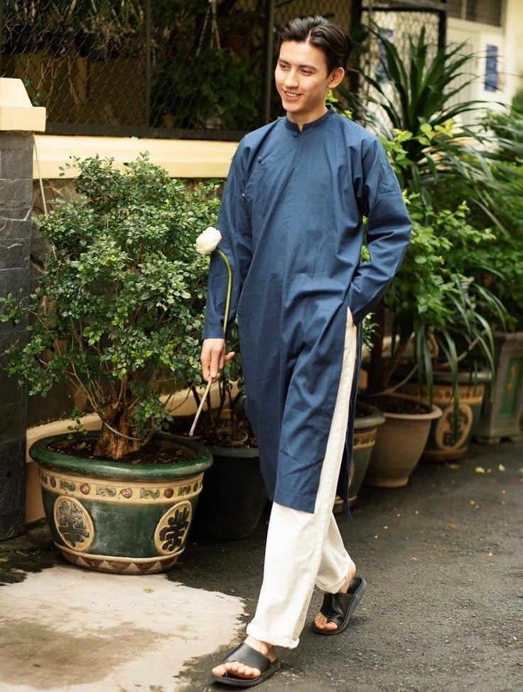 5 Inspirasi Outfit Lebaran Pria Antimainstream 2026, Tampil Stylish tapi Tetap Sopan 1 Outfit Lebaran pria.
