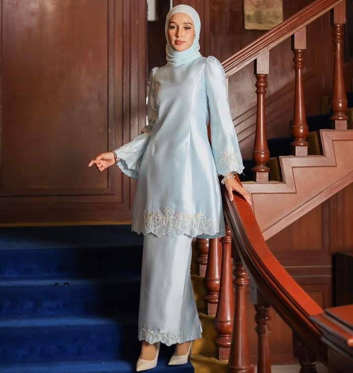 8 Inspirasi Outfit Lebaran 2026 untuk Wanita: Gamis Bini Orang Paling Diminati 2 Outfit Lebaran 2026.