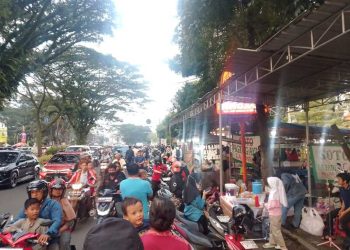 Sewa trotoar di Suhat.